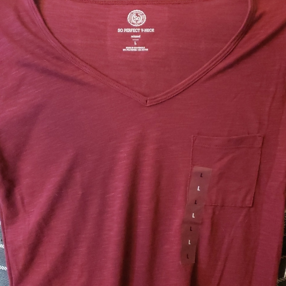 🤑 2 for $16 SO Large Merlot V-neck